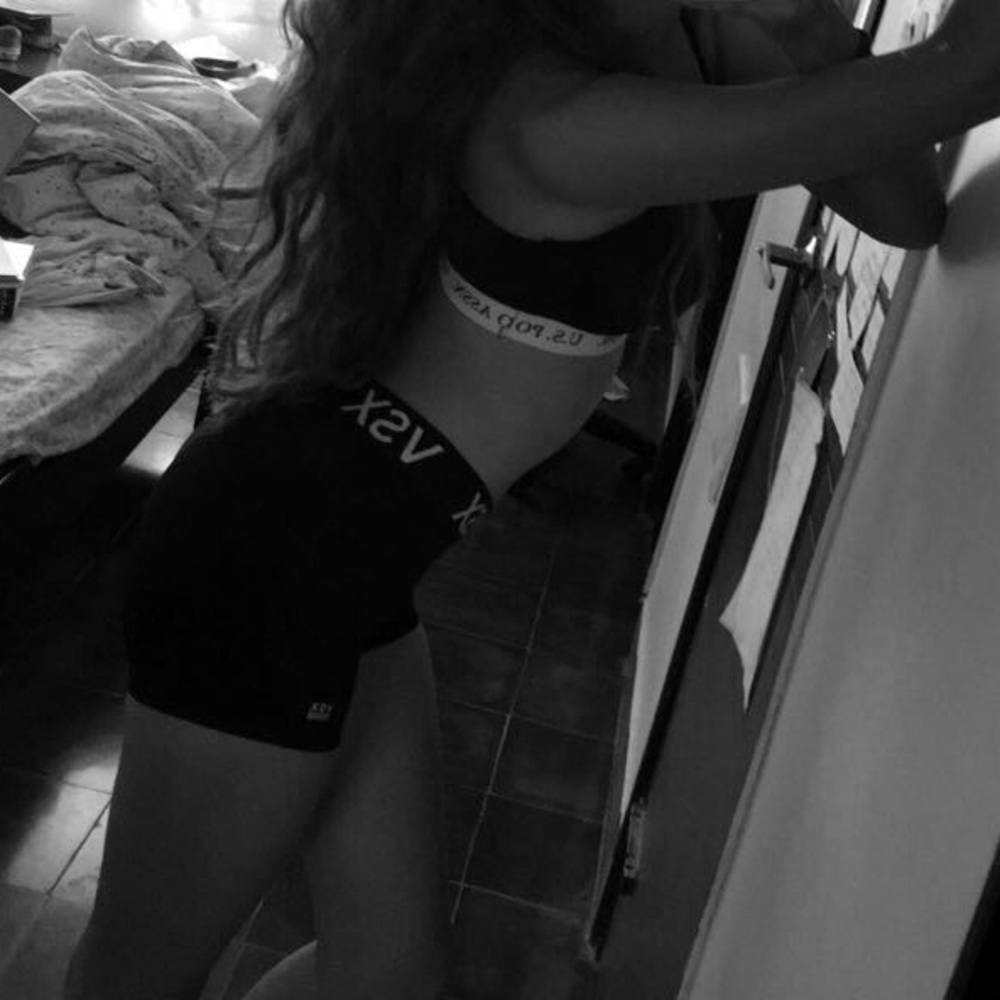 Shorts - Picture 2 of 3